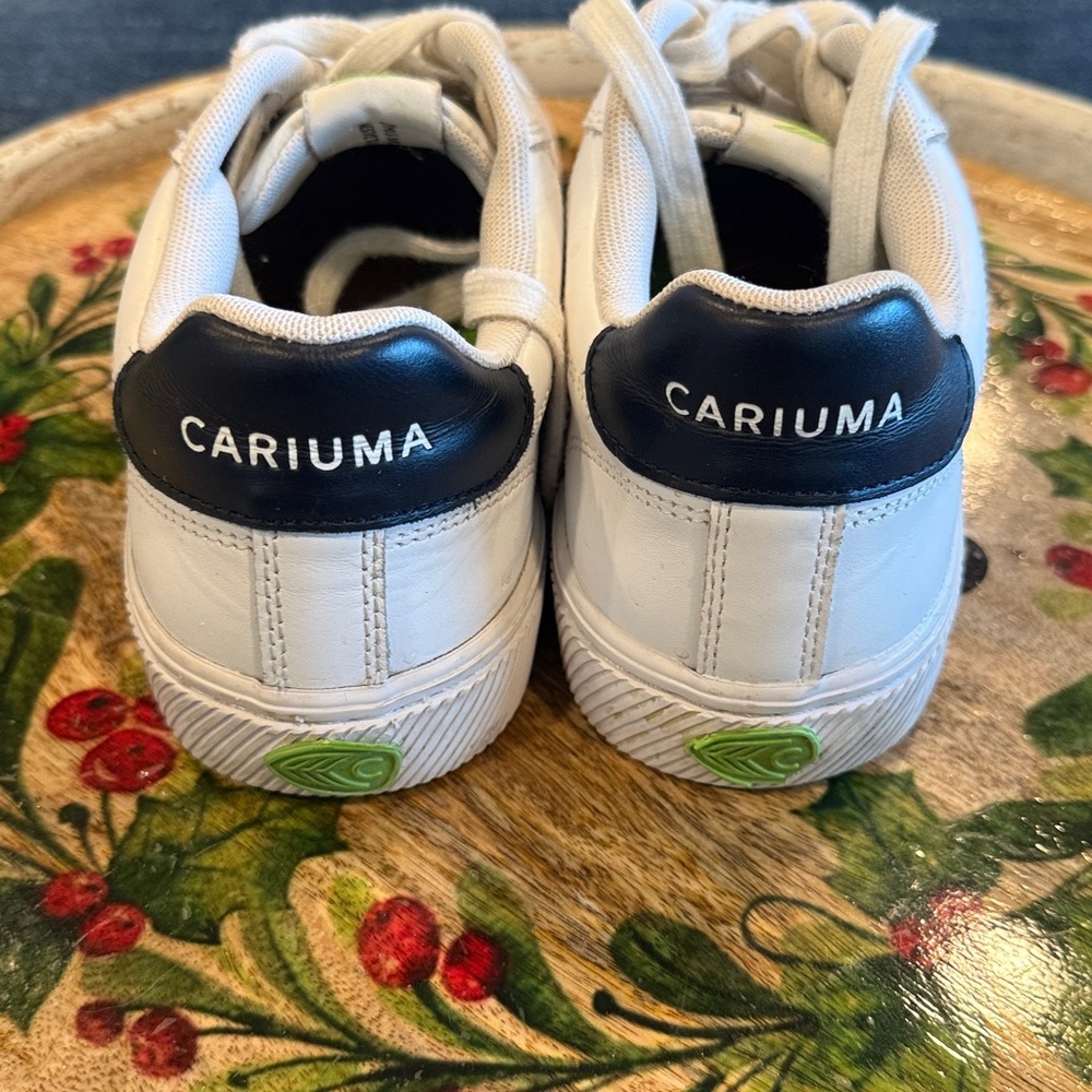 Cariuma Sneakers PANTONE Salvas White Leather Viva Magenta unisex - Picture 4 of 8